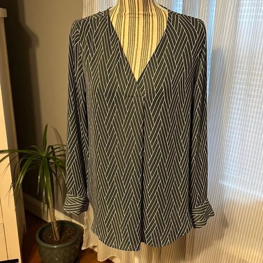 Ann Taylor Women’s Blouse. Medium